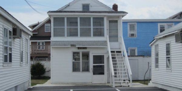 Inside the $1,138 per night 'Jersey Shore 2.0' house — duck phone not  included